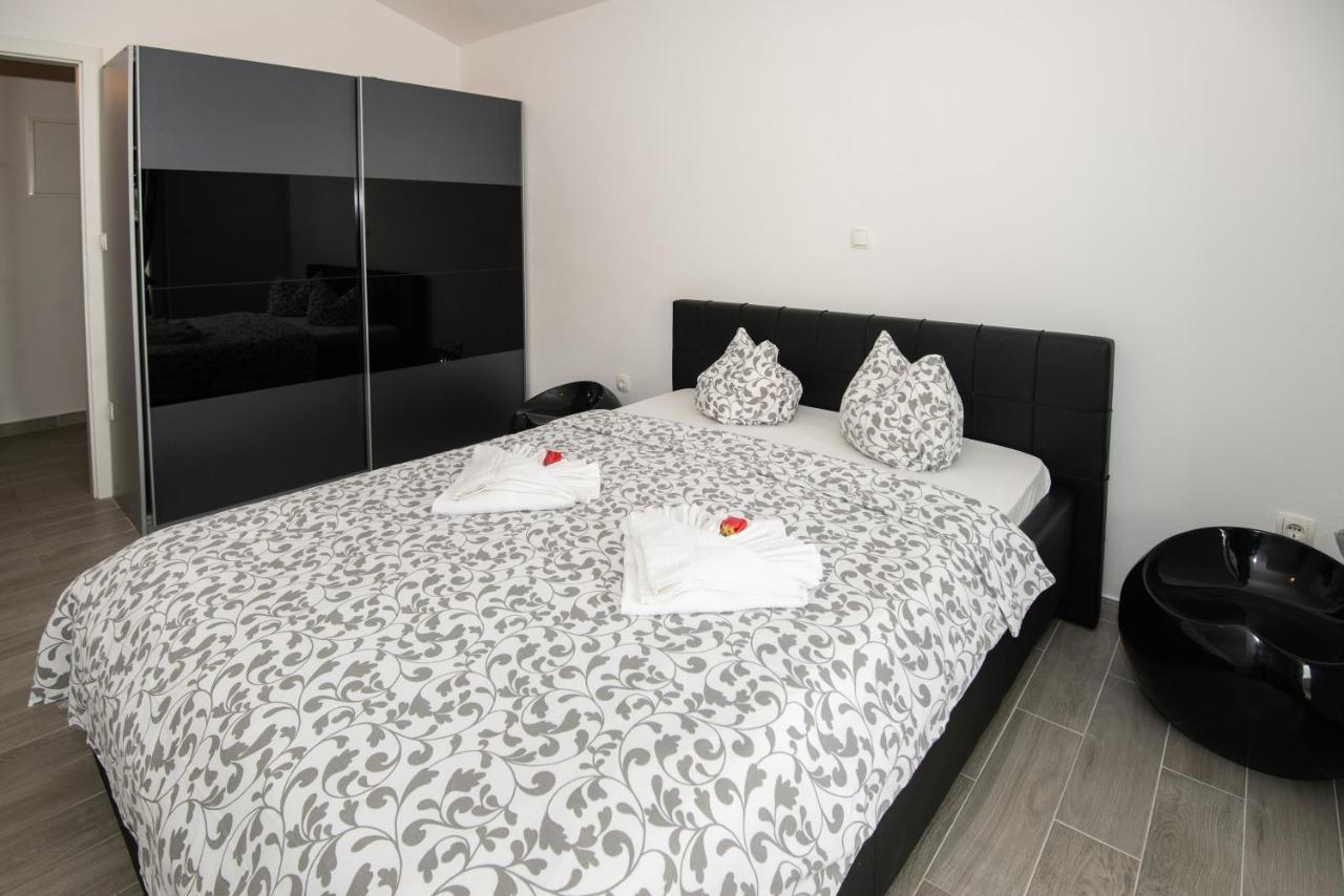 Apartment Mali Nono