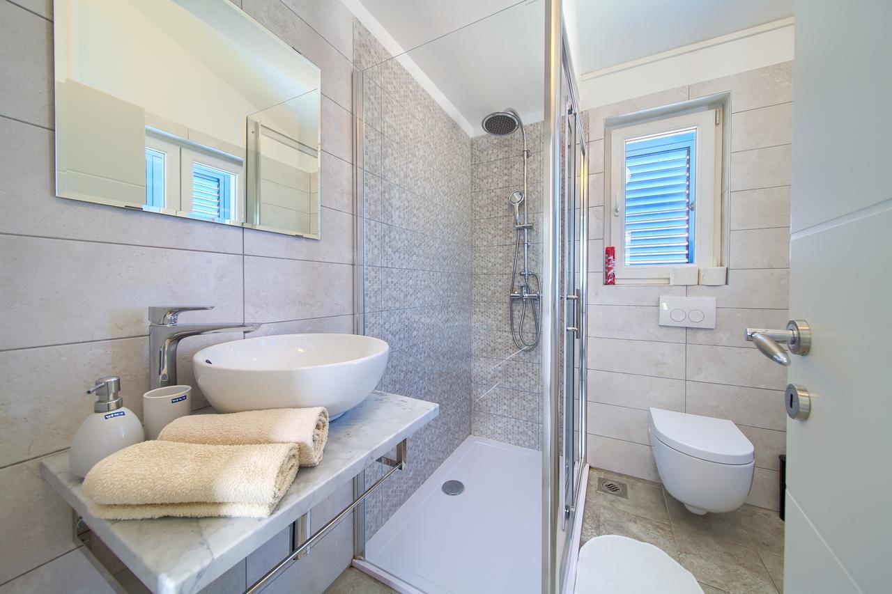 Apartment Mali Nono *