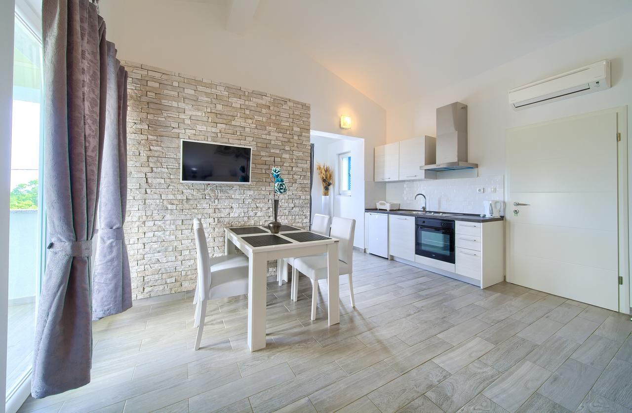 Apartment Mali Nono