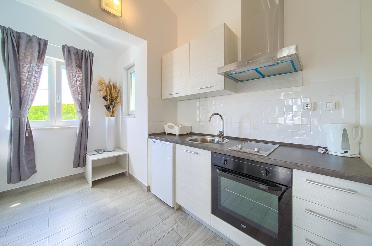 Apartment Mali Nono