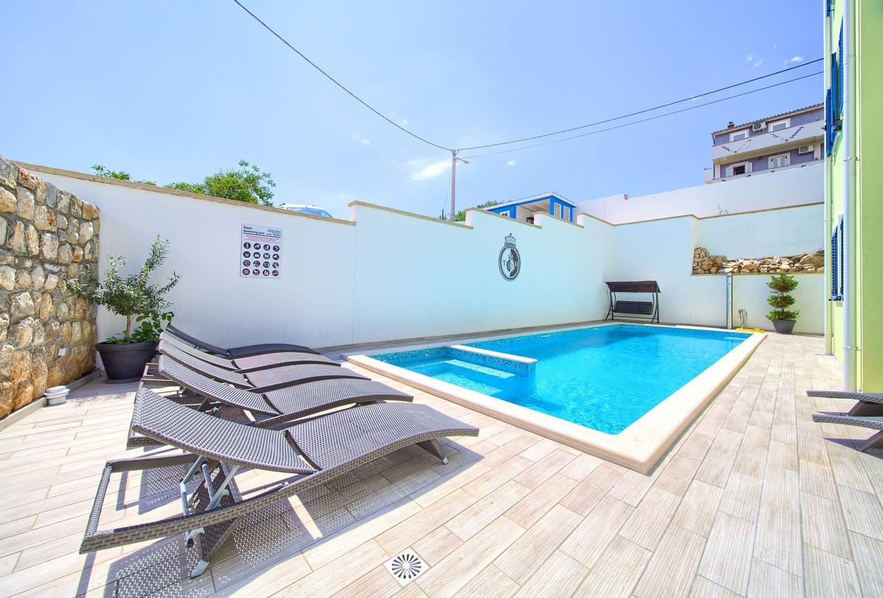 Apartment Mali Nono *