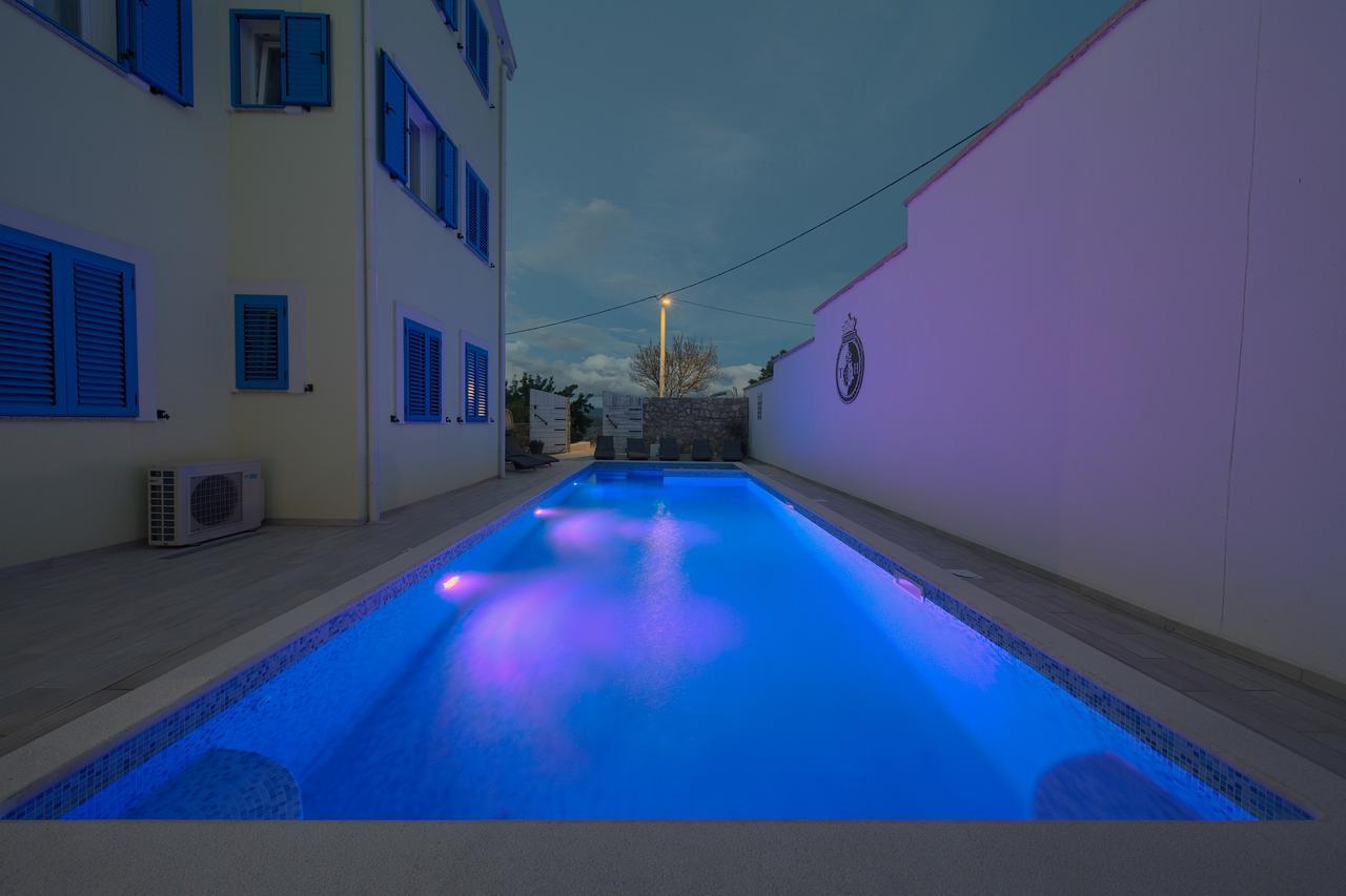 Apartment Mali Nono *