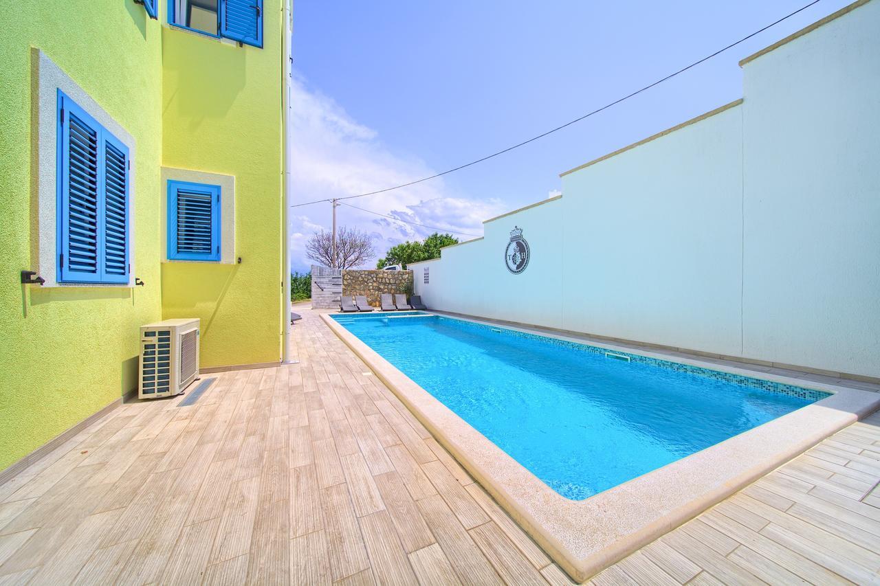 Apartment Mali Nono *