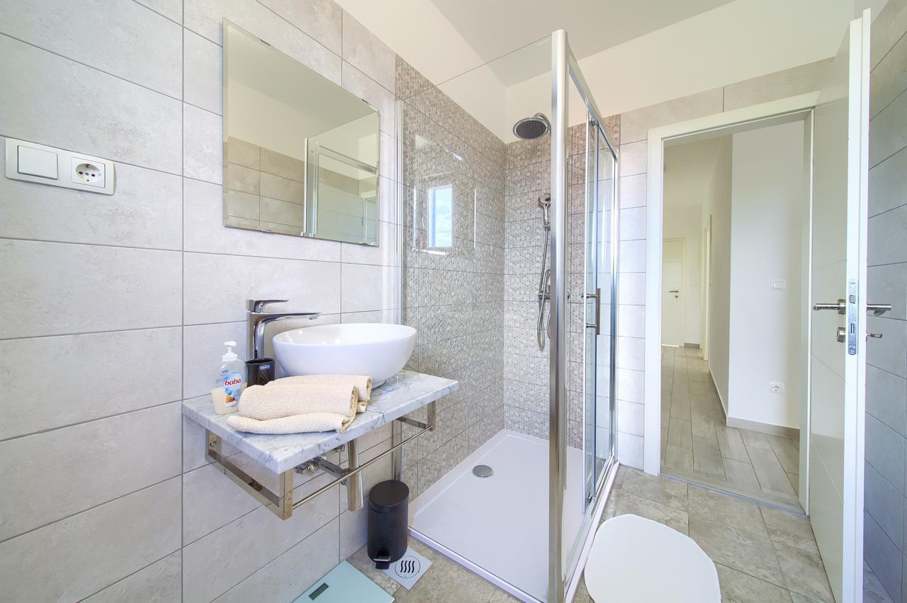 Apartment Mali Nono *