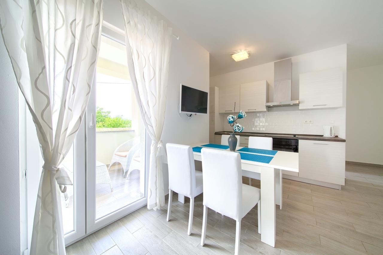 Apartment Mali Nono
